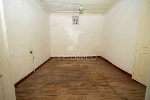 Moradia bi-familiar t6 e com espaço comercial - alter do chão