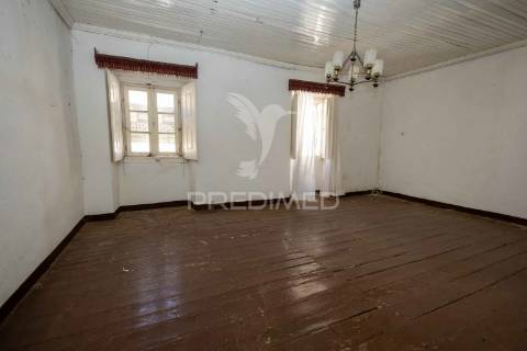 Moradia bi-familiar t6 e com espaço comercial - alter do chão