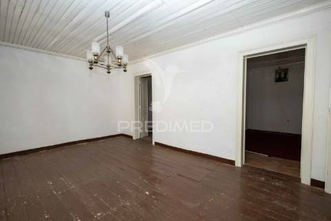 Moradia bi-familiar t6 e com espaço comercial - alter do chão