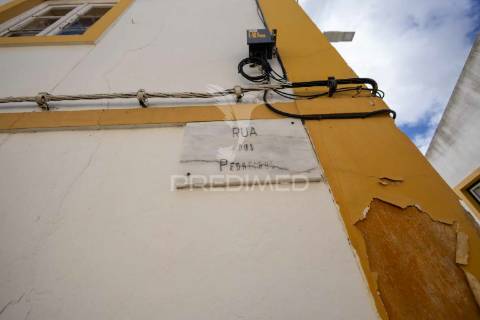 Moradia bi-familiar t6 e com espaço comercial - alter do chão