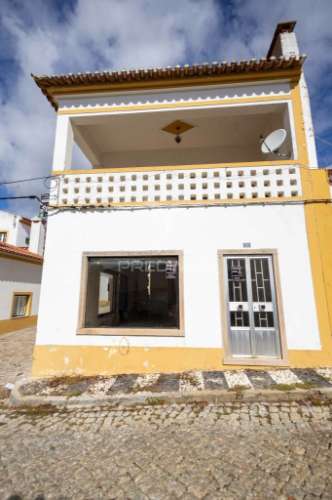 Moradia bi-familiar t6 e com espaço comercial - alter do chão