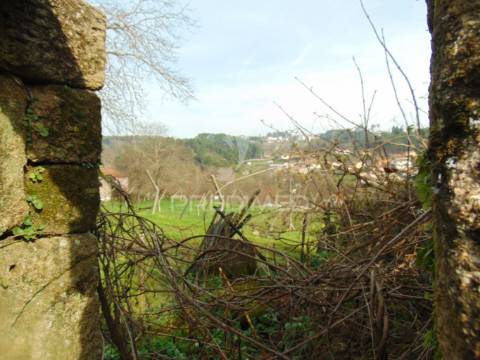 Casa em pedra para recuperar c/ terreno