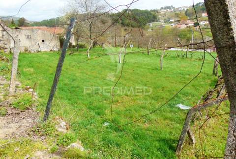Casa em pedra para recuperar c/ terreno