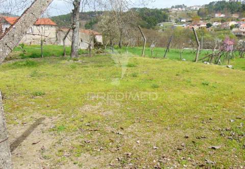 Casa em pedra para recuperar c/ terreno