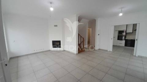 Excelente moradia v4 terraço e vista de mar ericeira