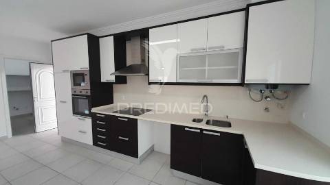 Excelente moradia v4 terraço e vista de mar ericeira