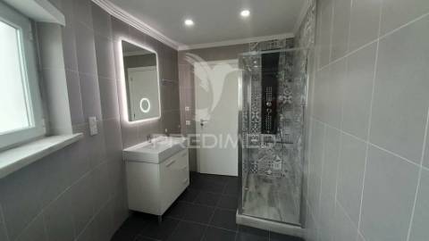 Excelente moradia v4 terraço e vista de mar ericeira