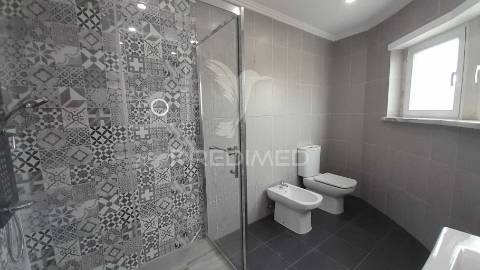 Excelente moradia v4 terraço e vista de mar ericeira