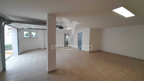 Excelente moradia v4 terraço e vista de mar ericeira