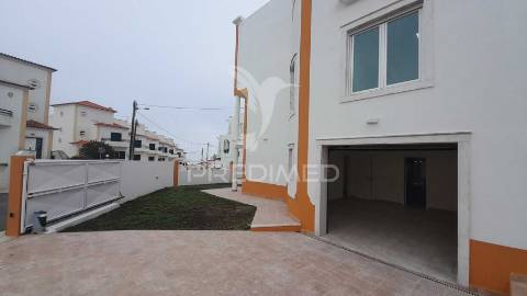 Excelente moradia v4 terraço e vista de mar ericeira