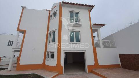 Excelente moradia v4 terraço e vista de mar ericeira