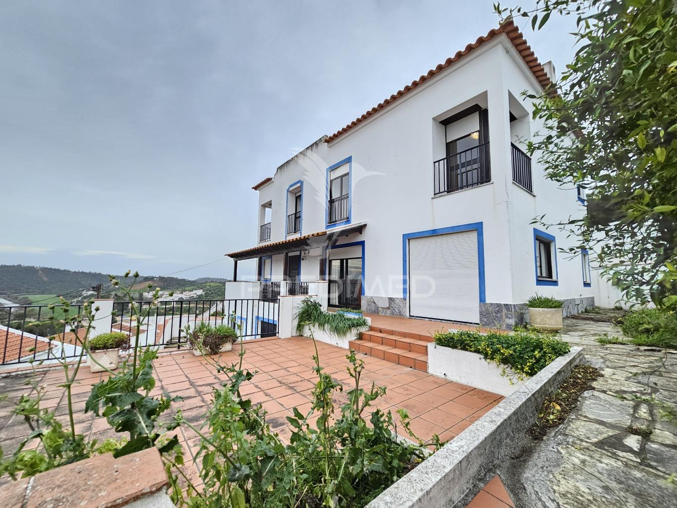 Moradia t4 com quintal e garagem, odemira