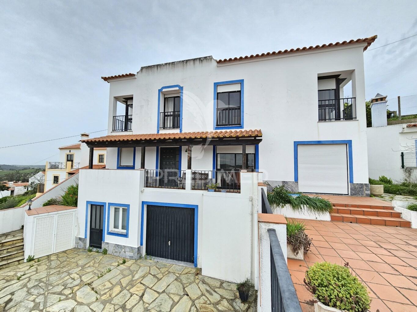 Moradia t4 com quintal e garagem, odemira