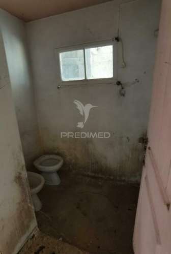 Moradia localizada em bugalhos / alcanena