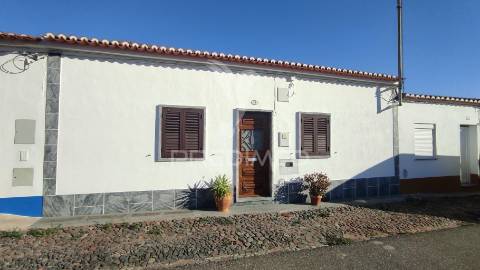 Moradia t3  em trigaches . beja