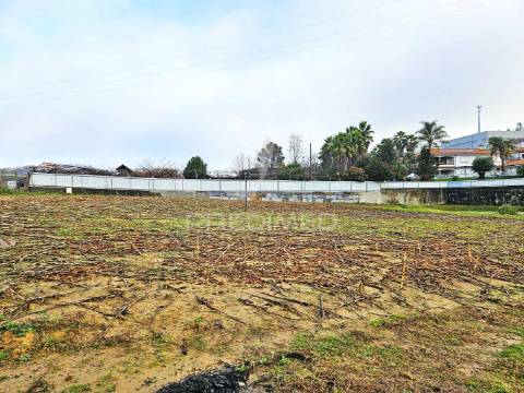 Moradia bi - familiar t2 + t2