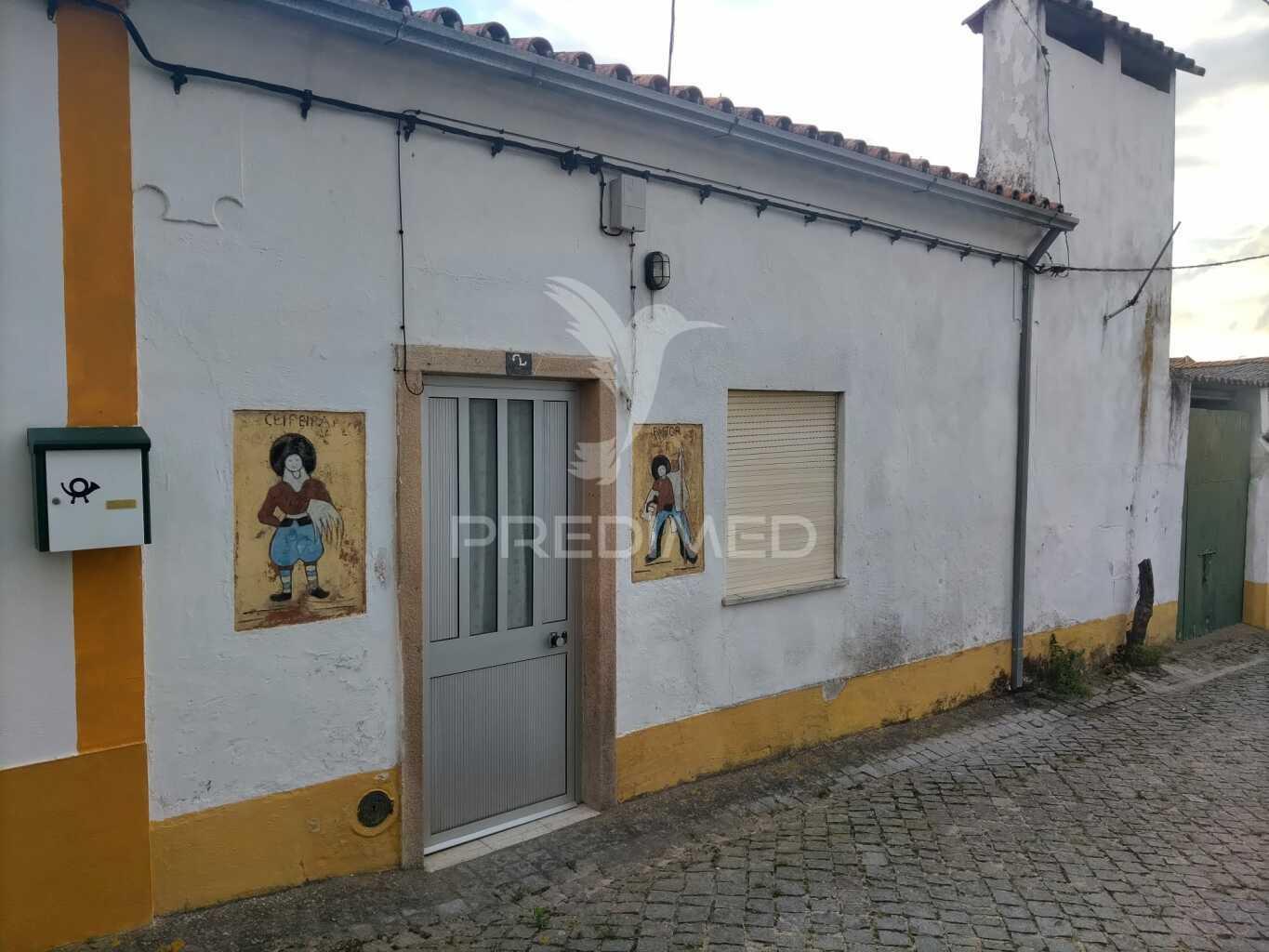 Casa em tolosa, totalmente recoperada e mobiliada.