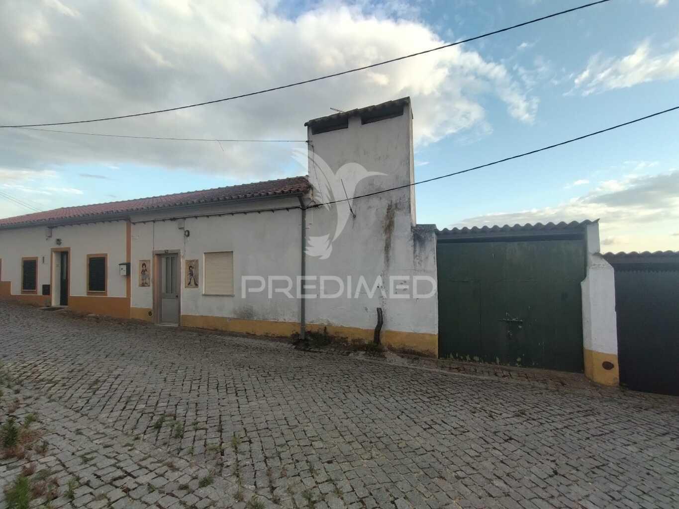 Casa em tolosa, totalmente recoperada e mobiliada.