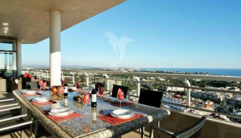 Penthouse t4 com piscina privada em albufeira