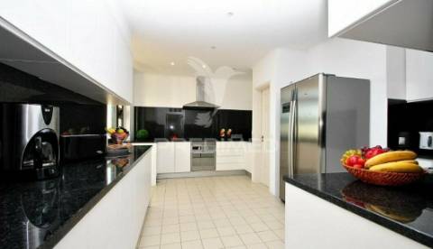 Penthouse t4 com piscina privada em albufeira