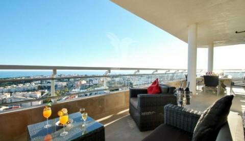 Penthouse t4 com piscina privada em albufeira
