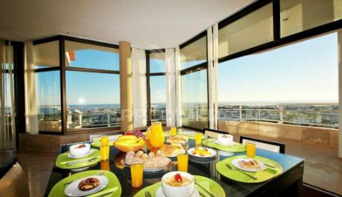 Penthouse t4 com piscina privada em albufeira