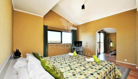 Penthouse t4 com piscina privada em albufeira