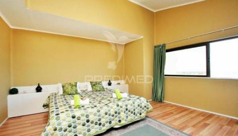 Penthouse t4 com piscina privada em albufeira