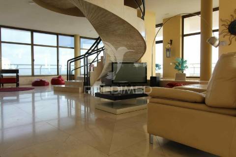 Penthouse t4 com piscina privada em albufeira