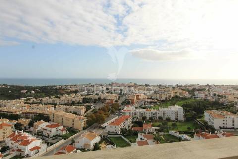 Penthouse t4 com piscina privada em albufeira