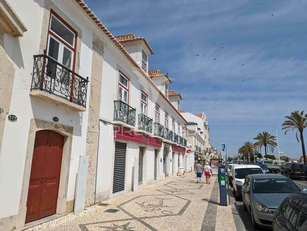 Alojamento local inserido em edifício histórico frente rio