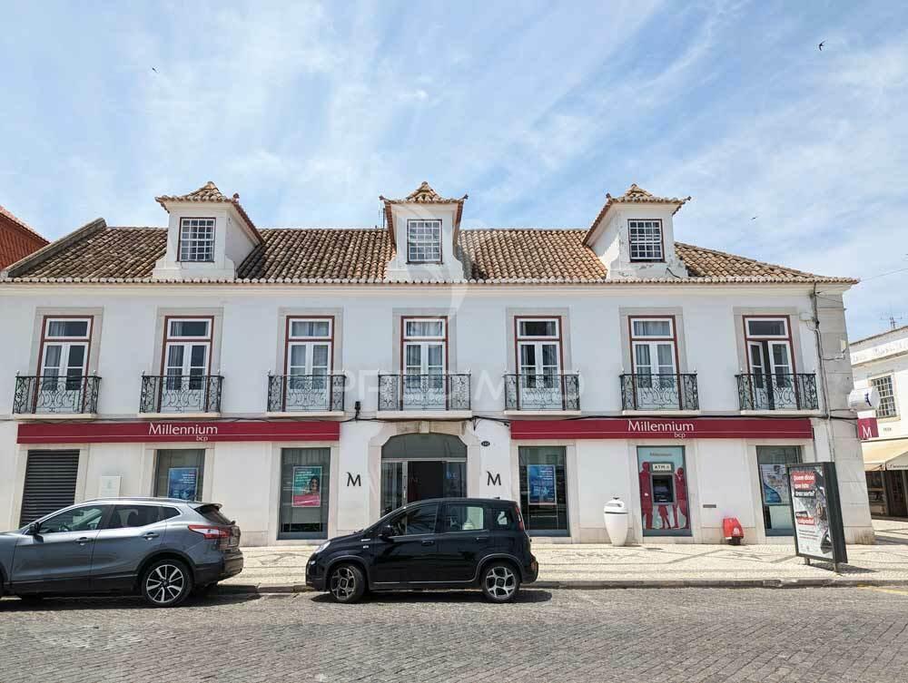 Alojamento local inserido em edifício histórico frente rio