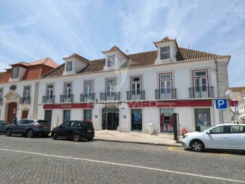 Alojamento local inserido em edifício histórico frente rio