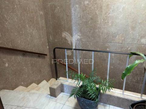 Alojamento local inserido em edifício histórico frente rio