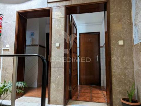 Alojamento local inserido em edifício histórico frente rio