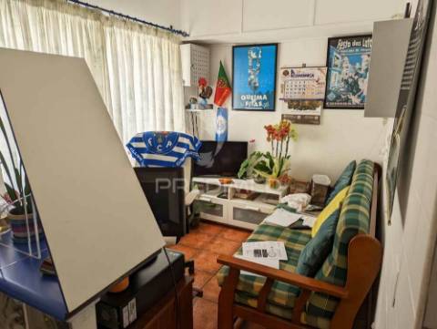 Alojamento local inserido em edifício histórico frente rio