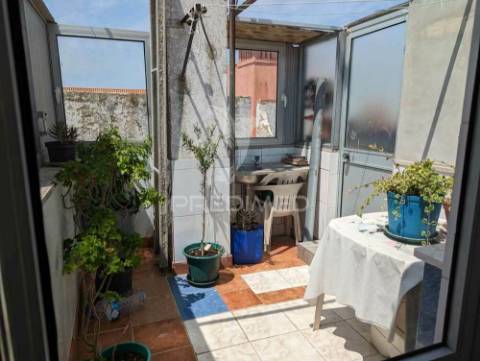 Alojamento local inserido em edifício histórico frente rio