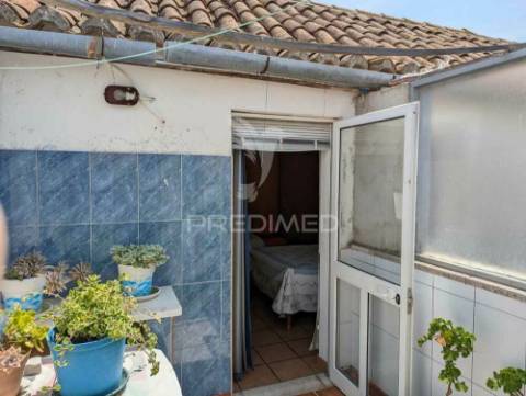 Alojamento local inserido em edifício histórico frente rio