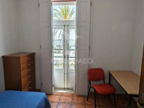 Alojamento local inserido em edifício histórico frente rio