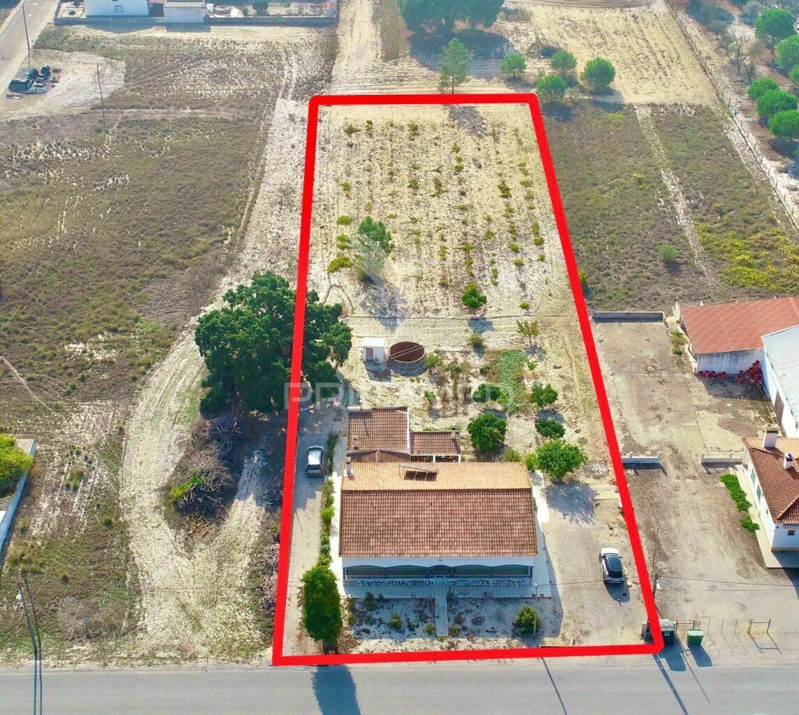 Moradia t5 com terreno perto de torrão