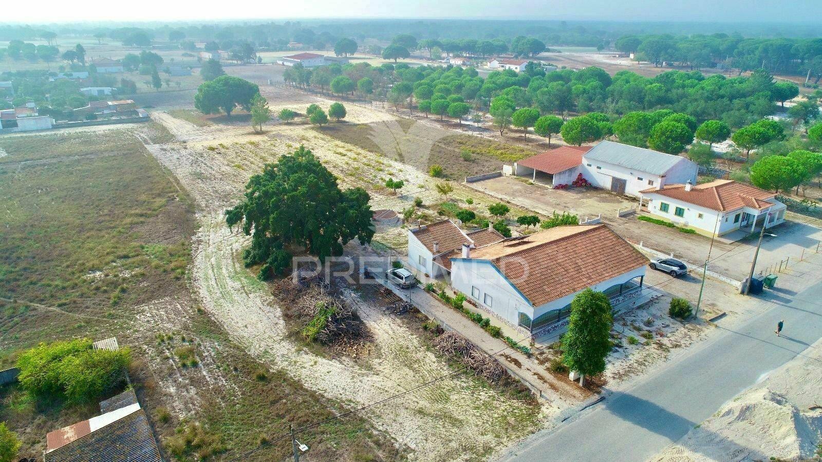 Moradia t5 com terreno perto de torrão