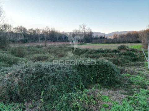 Terreno em briteiros santo estêvão - guimarães