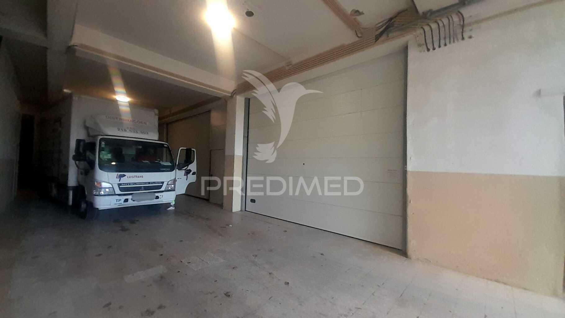 Espaço armazenagem várias áreas portela aeroporto
