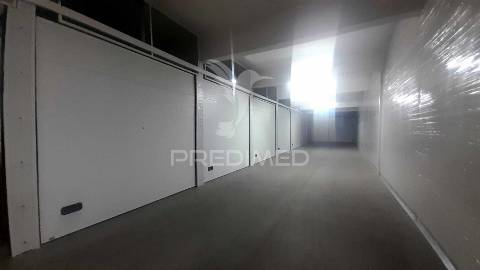 Espaço armazenagem várias áreas portela aeroporto