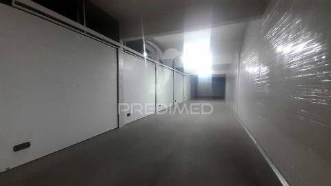 Espaço armazenagem várias áreas portela aeroporto