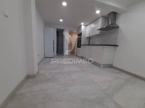 Espaço comercial/escritório em vale de milhaços