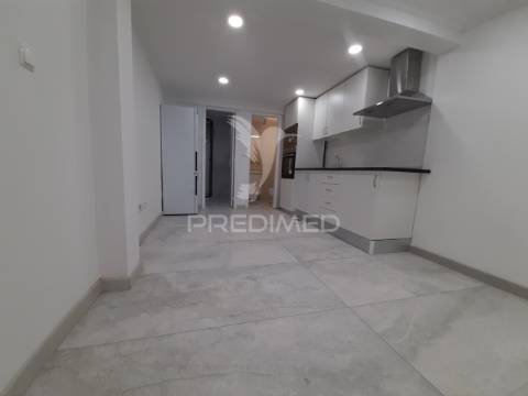 Espaço comercial/escritório em vale de milhaços