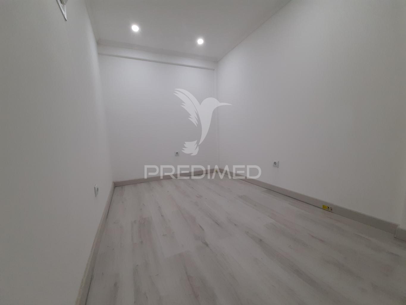 Espaço comercial/escritório em vale de milhaços