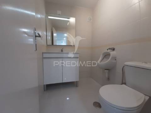 Espaço comercial/escritório em vale de milhaços