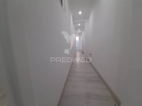 Espaço comercial/escritório em vale de milhaços